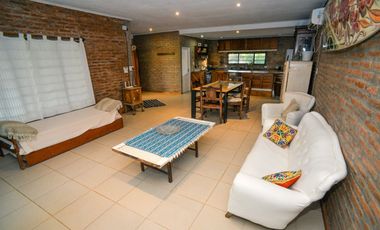 Casa Moderna de 2 dormitorios y pileta en Arroyo L