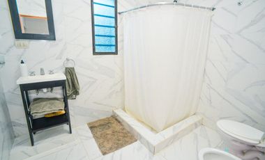 Casa Moderna de 2 dormitorios y pileta en Arroyo L