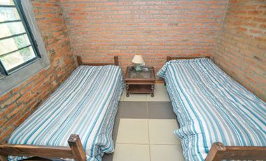 Casa Moderna de 2 dormitorios y pileta en Arroyo L