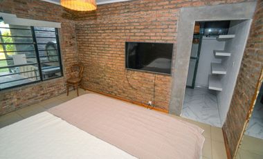 Casa Moderna de 2 dormitorios y pileta en Arroyo L