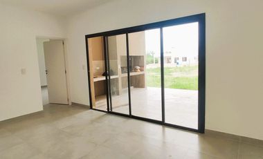 CASA VENTA PRADERAS 57 CAÑUELAS 4 AMBIENTES COCHER