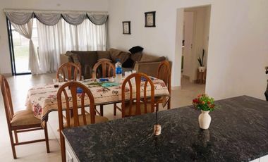 CASA VENTA PRADERAS 57 CAÑUELAS 4 AMBIENTES COCHER
