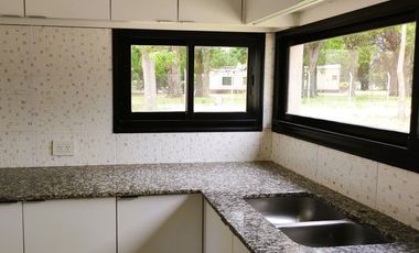 CASA VENTA PRADERAS 57 CAÑUELAS 4 AMBIENTES COCHER