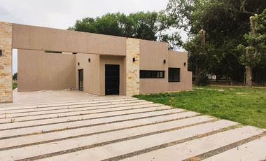 CASA VENTA PRADERAS 57 CAÑUELAS 4 AMBIENTES COCHER