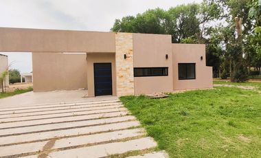 CASA VENTA PRADERAS 57 CAÑUELAS 4 AMBIENTES COCHER