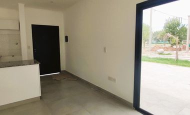 CASA VENTA PRADERAS 57 CAÑUELAS 4 AMBIENTES COCHER