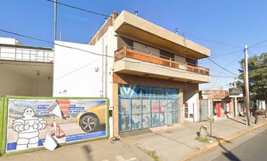 VENTA LOCAL COMERCIAL + 3 DEPARTAMENTOS REFACCION