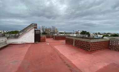 VENTA LOCAL COMERCIAL + 3 DEPARTAMENTOS REFACCION