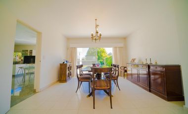 Alquiler ANUAL- Casa 6 amb. en B. Los Laureles