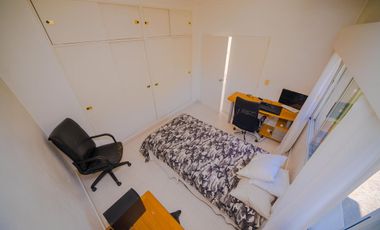 Alquiler ANUAL- Casa 6 amb. en B. Los Laureles