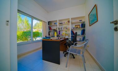 Alquiler ANUAL- Casa 6 amb. en B. Los Laureles
