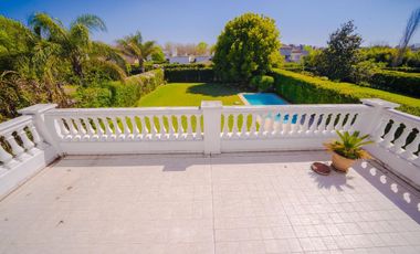 Alquiler ANUAL- Casa 6 amb. en B. Los Laureles