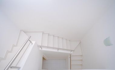 Alquiler ANUAL- Casa 6 amb. en B. Los Laureles