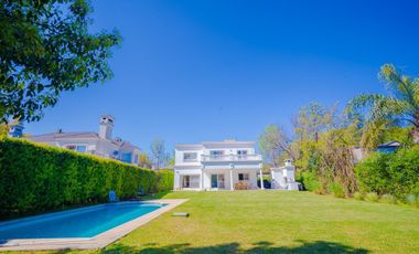 Alquiler ANUAL- Casa 6 amb. en B. Los Laureles
