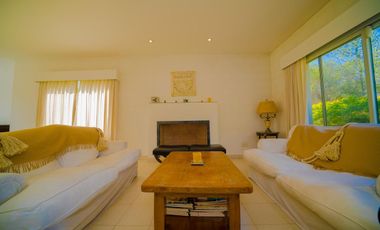 Alquiler ANUAL- Casa 6 amb. en B. Los Laureles