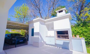 Alquiler ANUAL- Casa 6 amb. en B. Los Laureles