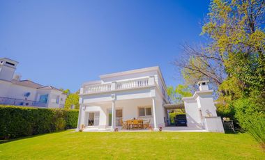 Alquiler ANUAL- Casa 6 amb. en B. Los Laureles