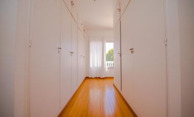 Alquiler ANUAL- Casa 6 amb. en B. Los Laureles