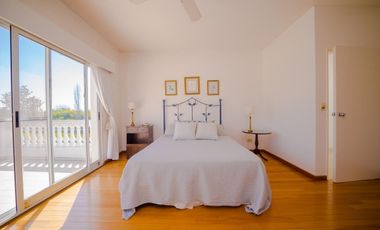 Alquiler ANUAL- Casa 6 amb. en B. Los Laureles