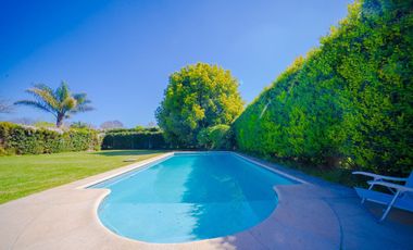 Alquiler ANUAL- Casa 6 amb. en B. Los Laureles