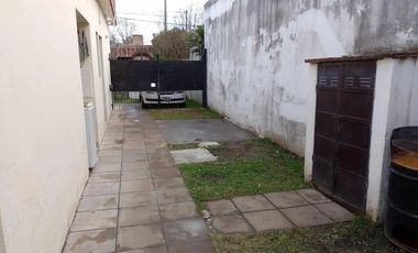 VENTA CASA 3 AMB. C/COCH PATIO PARRILLA EN MATHEU