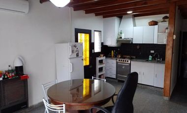 VENTA CASA 3 AMB. C/COCH PATIO PARRILLA EN MATHEU