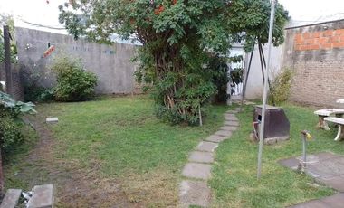 VENTA CASA 3 AMB. C/COCH PATIO PARRILLA EN MATHEU