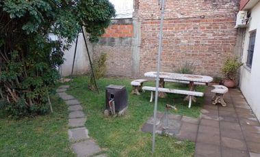VENTA CASA 3 AMB. C/COCH PATIO PARRILLA EN MATHEU