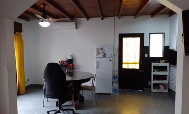 VENTA CASA 3 AMB. C/COCH PATIO PARRILLA EN MATHEU