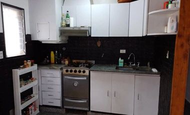 VENTA CASA 3 AMB. C/COCH PATIO PARRILLA EN MATHEU