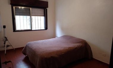 VENTA CASA 3 AMB. C/COCH PATIO PARRILLA EN MATHEU