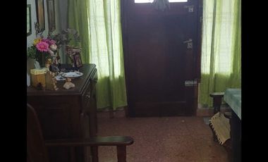 VENTA DE CASA EN TEMPERLEY CON GARAGE y GRAN LOTE