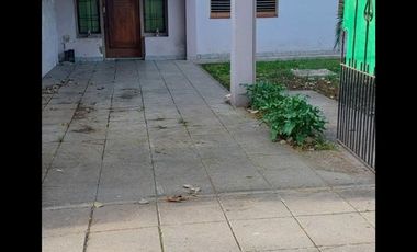 VENTA DE CASA EN TEMPERLEY CON GARAGE y GRAN LOTE