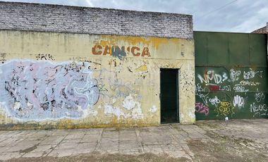 EXCELENTE GALPÓN CON SALIDA A DOS CALLES