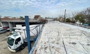 EXCELENTE GALPÓN CON SALIDA A DOS CALLES