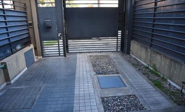 Alquiler casa 3 amb. cochera y terraza Luzuriaga