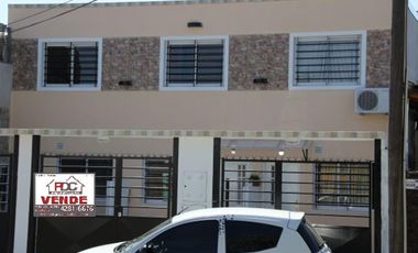 VENTA DE DUPLEX 3 AMBIENTES A LA CALLE CON COCHERA-TOTALMENTEINDEPENDIENTE - SIN EXPENSAS - APTO A CRÉDITO - LUIS GUILLÓN