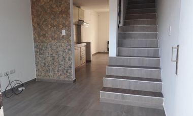 VENTA DE DUPLEX 3 AMBIENTES A LA CALLE CON COCHERA-TOTALMENTEINDEPENDIENTE - SIN EXPENSAS - APTO A CRÉDITO - LUIS GUILLÓN