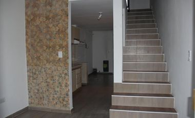 VENTA DE DUPLEX 3 AMBIENTES A LA CALLE CON COCHERA-TOTALMENTEINDEPENDIENTE - SIN EXPENSAS - APTO A CRÉDITO - LUIS GUILLÓN