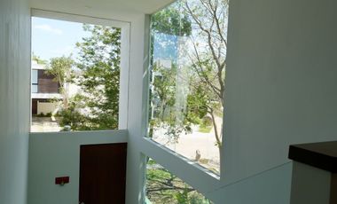 CASA EN VENTA EN MÉRIDA. PRIV. PARQUE NATURA