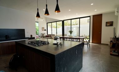 CASA EN VENTA EN MÉRIDA. PRIV. PARQUE NATURA