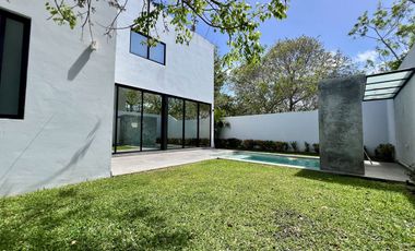 CASA EN VENTA EN MÉRIDA. PRIV. PARQUE NATURA