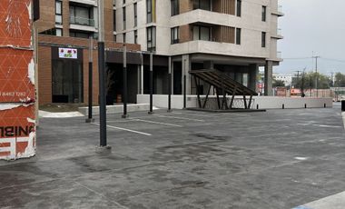 Renta local en plaza a pie de Av. Manuel Ordoñez, Lechugal, Santa Catarina