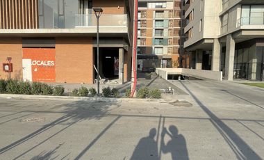 Renta local en plaza a pie de Av. Manuel Ordoñez, Lechugal, Santa Catarina