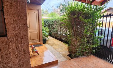 HERMOSA CASA EN MAIPU PASAJE CERRADO SEGURO