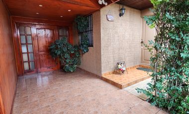 HERMOSA CASA EN MAIPU PASAJE CERRADO SEGURO