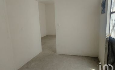 SE RENTA BODEGA CON OFICINA CERCA DE AEROPUERTO