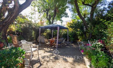 Casa con gran terreno en calle cerrada entre Quilin y Macul