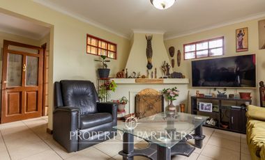 Casa con gran terreno en calle cerrada entre Quilin y Macul