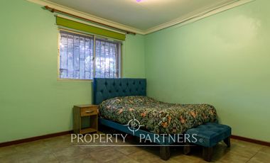 Casa con gran terreno en calle cerrada entre Quilin y Macul